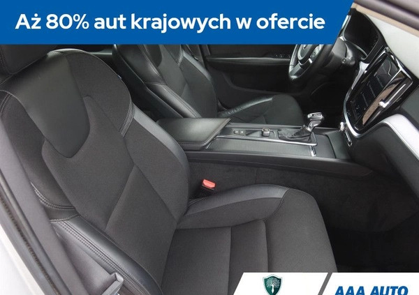 Volvo V60 cena 98000 przebieg: 112341, rok produkcji 2019 z Różan małe 191